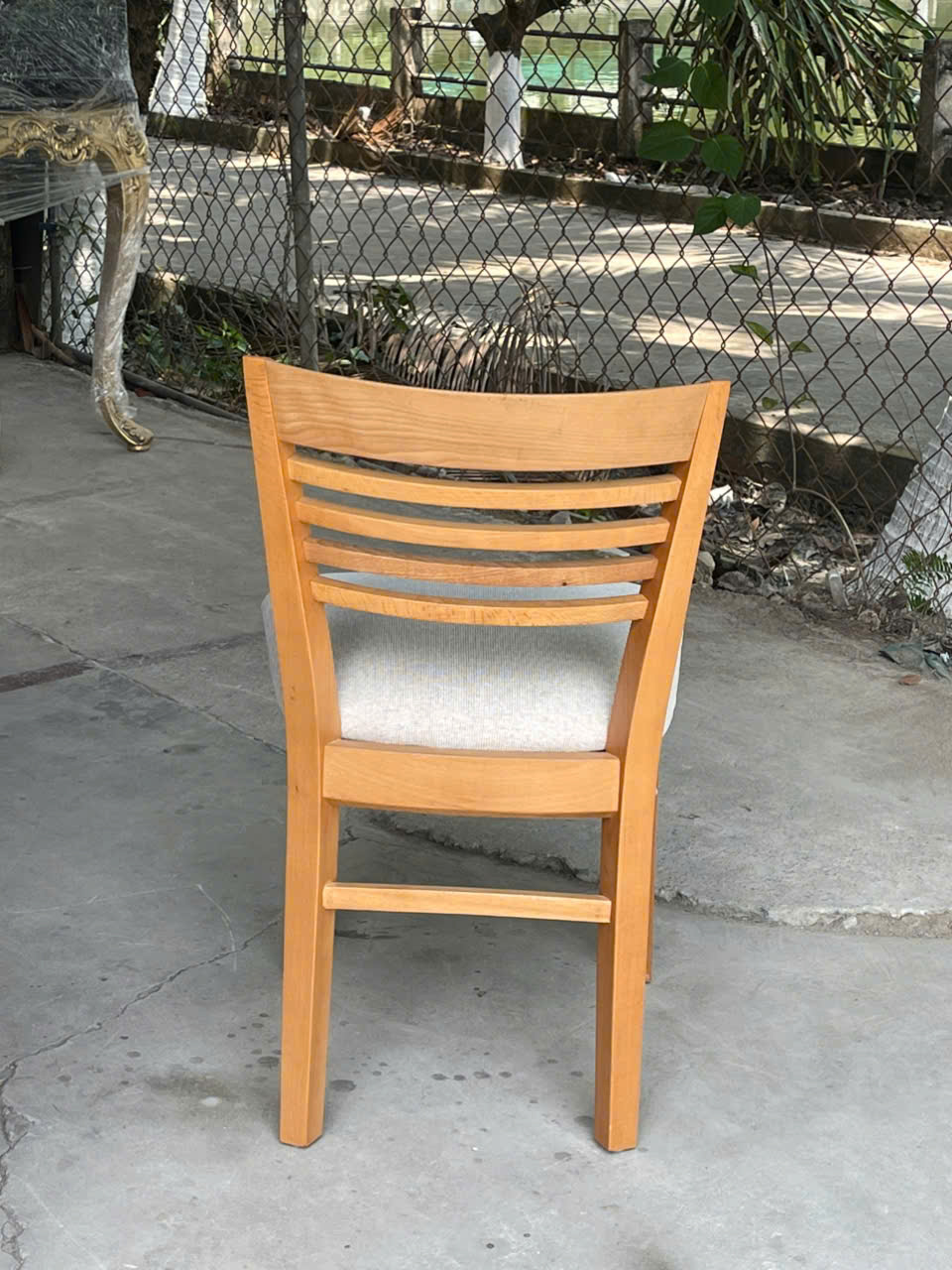 GHẾ ĂN HIỆN ĐẠI 4 NAN GỖ DẺ DAI